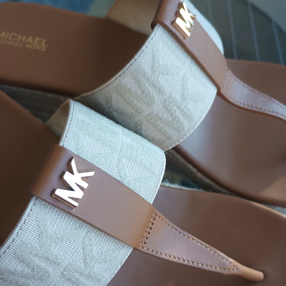 New Adorable Creme Michael Kors Honey Sandals